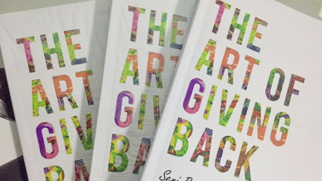 Buku baru Nila Tanzil, The Art of Giving Back. (Foto: Avissa Harness/ kumparan)