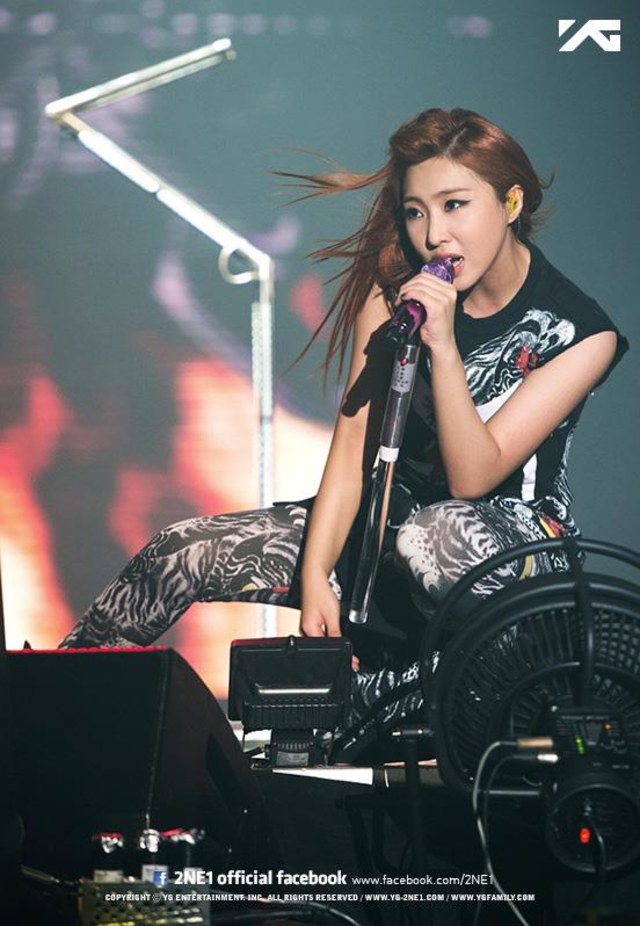 Minzy (Foto: Facebook @2NE1)