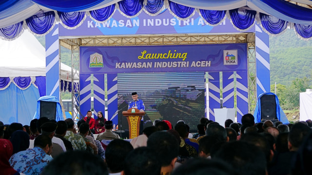 Gubernur Aceh Nova Iriansyah meresmikan dimulainya pembangunan Kawasan Industri Aceh, Kamis (20/12). (Foto: Zuhri Noviandi/kumparan)