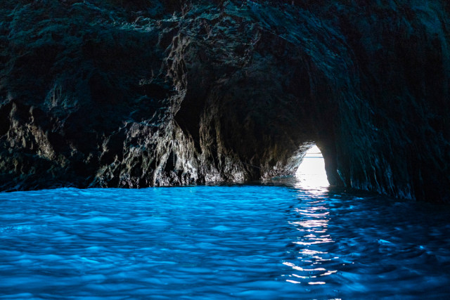 Eksotisme Gua Blue Grotto (Foto: Shutter Stock)