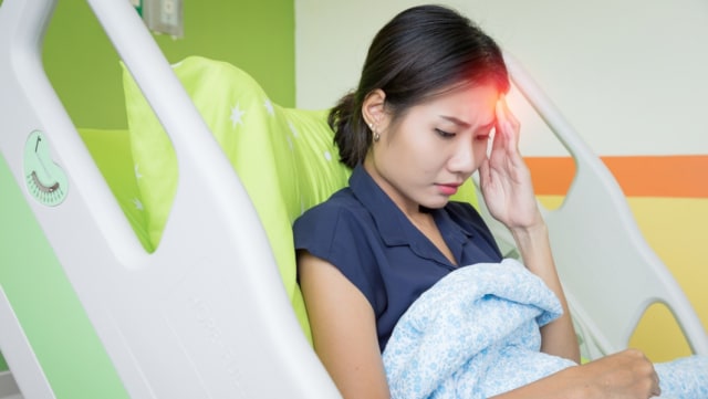Ilustrasi wanita mengalami perdarahan setelah melahirkan di rumah sakit (Foto: Shutterstock)