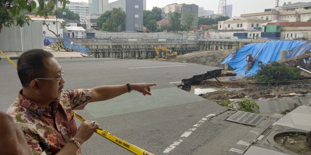 Ketua DPRD Surabaya Armuji turut menyoroti serius kasus amblesnya Jalan Gubeng . (Foto: Phaksy Sukowati/kumparan)