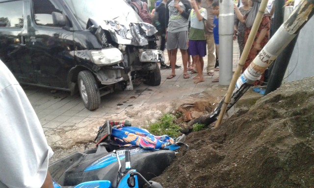 Mobil Tabrak 2 Sepeda Motor di Tegal, Ibu dan Anak Jadi Korban