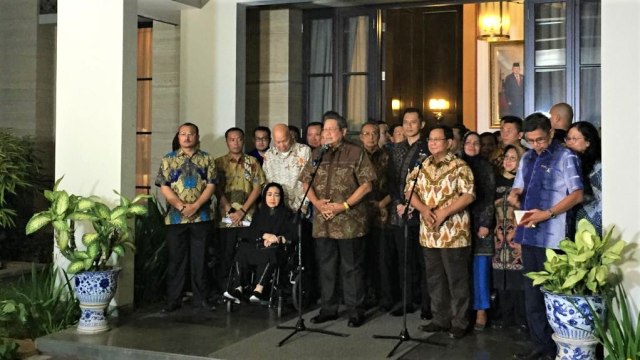 Konferensi pers pertemuan Prabowo-SBY di kediaman Susilo Bambang Yudhoyono. (Foto: Rafyq Alkandy Ahmad Panjaitan/kumparan)