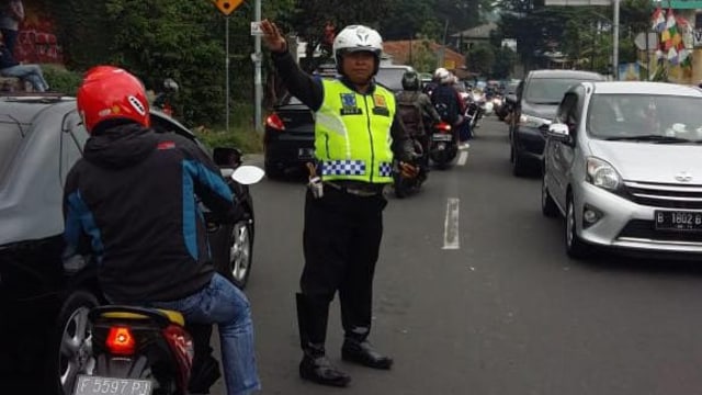 Pengamanan arus lalu lintas di jalur Puncak, Bogor, Jawa Barat. (Foto: Dok. Polres Bogor)