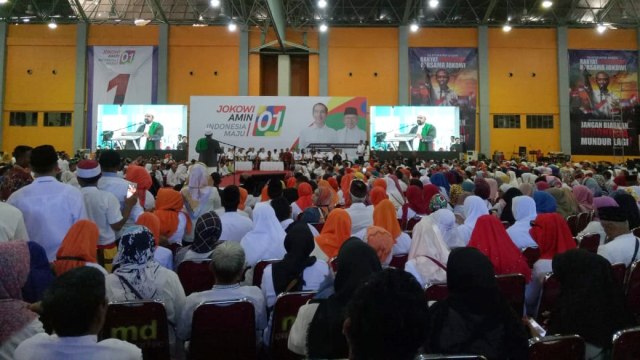 Capres Jokowi bersilaturahmi dengan Timses dan Relawan di Kota Makassar. (Foto: Jihad Akbar/kumparan)