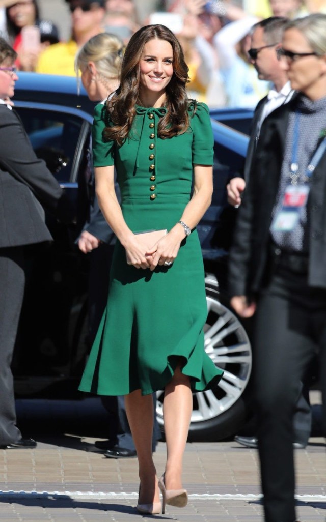 Inspirasi Dress ala Kate Middleton Supaya Terlihat Classy dan Elegan Saat Merayakan Natal (1)