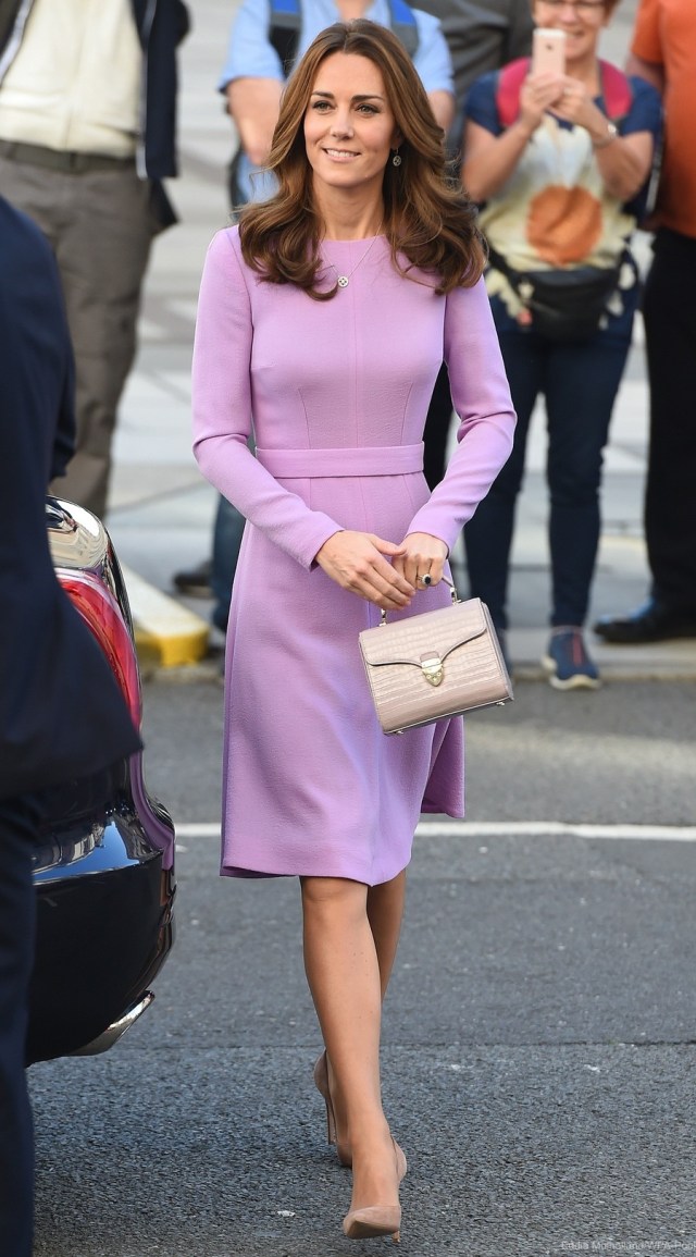 Inspirasi Dress ala Kate Middleton Supaya Terlihat Classy dan Elegan Saat Merayakan Natal (2)