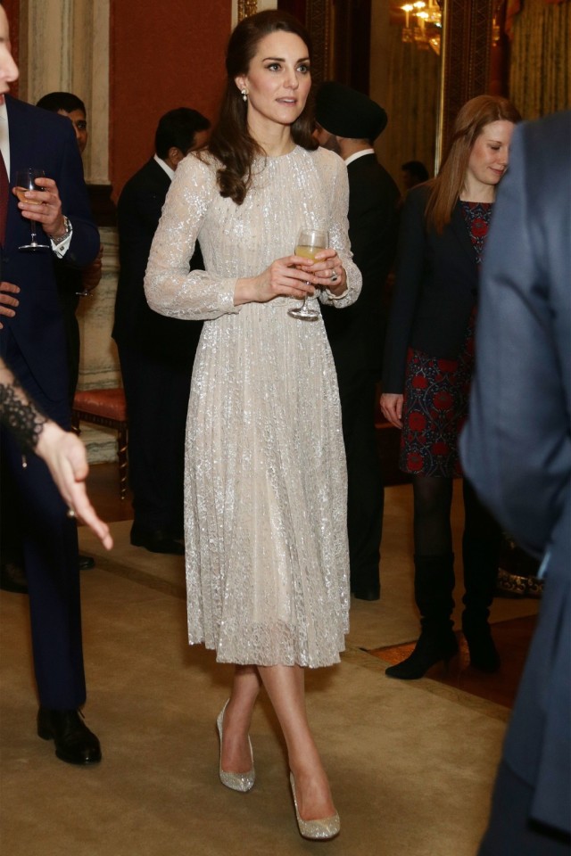 Inspirasi Dress ala Kate Middleton Supaya Terlihat Classy dan Elegan Saat Merayakan Natal (4)