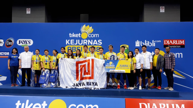 Jaya Raya Jakarta menjuarai Kejurnas PBSI 2018 usai kalahkan Mutiara Cardinal Bandung 3-1 di Britama Arena, Sabtu (22/12). (Foto: Karina Nur Shabrina/kumparan)
