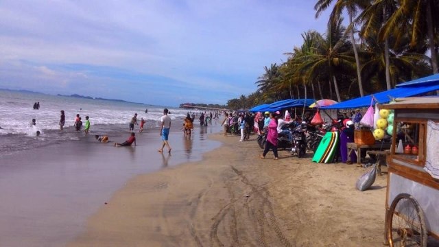 Kondisi Pantai Anyer, Banten, sebelum gelombang tinggi.  (Foto: Dok. BPBD Serang)
