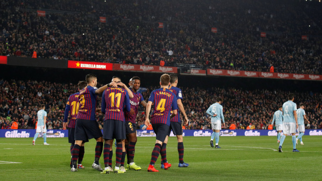 Para pemain Barcelona rayakan gol ke gawang Celta Vigo. (Foto: REUTERS/Albert Gea)