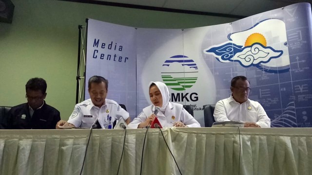 Konferensi pers BMKG mengenai gelombang tinggi di Selat Sunda. (Foto: Adhim Mugni Mubaroq/kumparan)