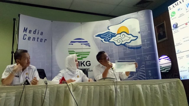 Konferensi pers BMKG mengenai gelombang tinggi di Selat Sunda. (Foto: Adhim Mugni Mubaroq/kumparan)