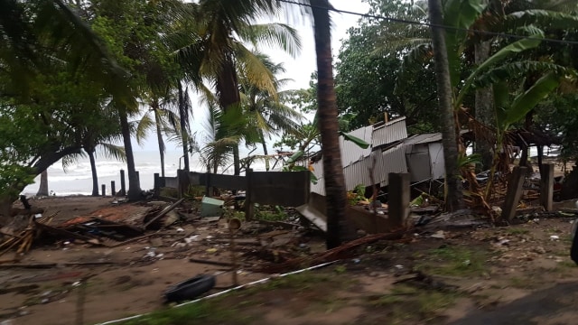 Kondisi terkini setelah tsunami di Anyer, Banten. (Foto: Dok.Hilya Ramadhania)