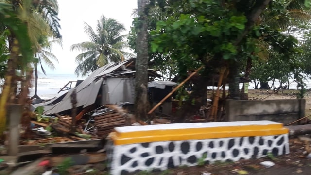 Kondisi terkini setelah tsunami di Anyer, Banten. (Foto: Dok.Hilya Ramadhania)