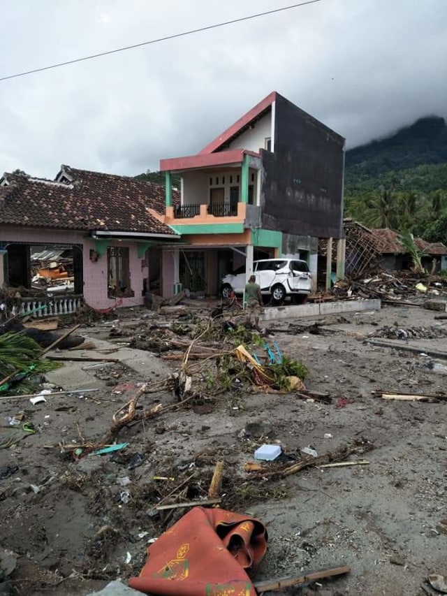 Situasi di Kalianda, pesisir Lampung Selatan terdampak tsunami. (Foto: Dok. Istimewa)