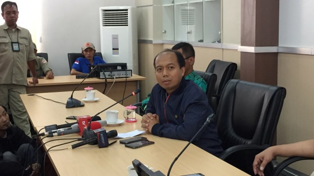 Sutopo Purwo Nugroho melakukan konfrensi pers di Kantor BPBD Yogyakarta. (Foto: Arfiansyah Panji/kumparan)