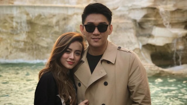 Ifan Seventeen dan istrinya. (Foto: Instagram/@ifanseventeen)