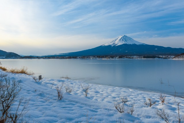 Panorama Gunung Fuji di Jepang Saat Salju (Foto: Shutter Stock)