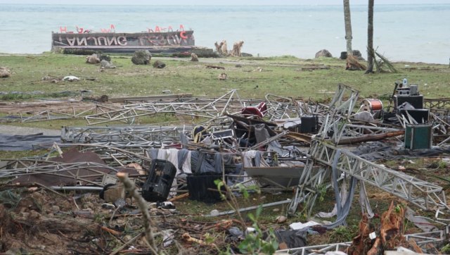 Panggung yang hancur akibat terjangan tsunami. (Foto: Helmi Afandi Abdullah/kumparan)