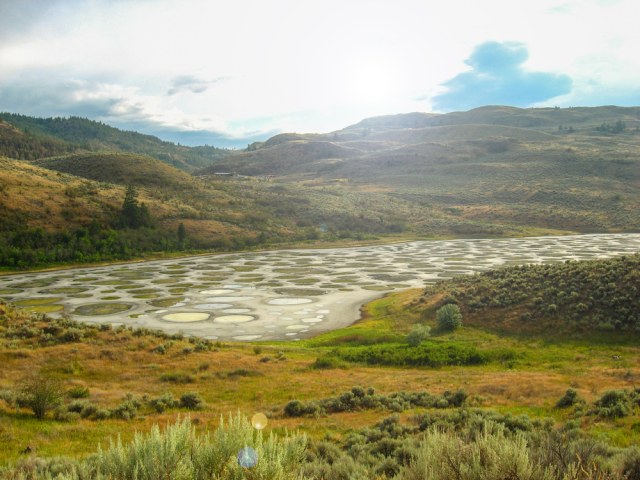 Danau dengan kandungan mineral yang tinggi (Foto: Shutter Stock)