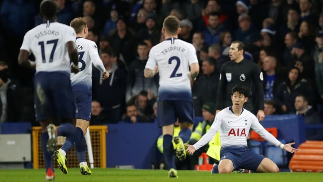 Pemain Tottenham Hotspur, Son Heung-min, merayakan golnya ke gawang Everton. (Foto: Reuters/Carl Recine)