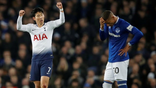 Penyerang Tottenham Hotspur, Son Heung-min, merayakan kemenangan atas Everton. (Foto: Reuters/Carl Recine)