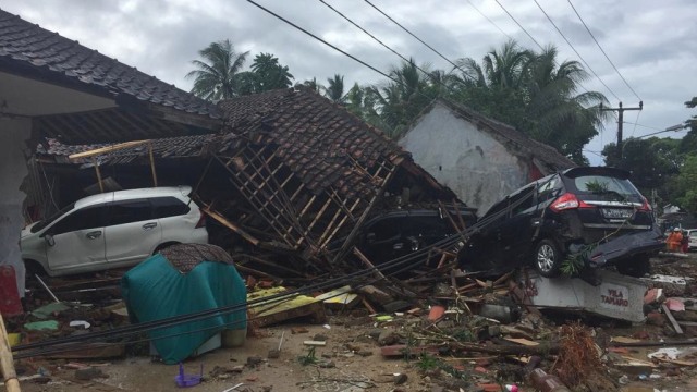 Suasana Desa Sukaramai, Kecamatan Carita, Kabupaten Pandeglang, Banten usai dihantam tsunami. (Foto: Rafyq Alkandy/kumparan)