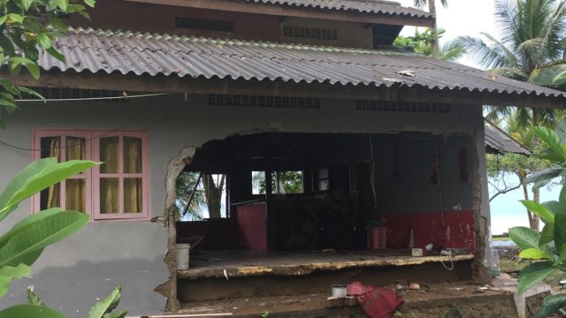 Suasana Desa Sukaramai, Kecamatan Carita, Kabupaten Pandeglang, Banten usai dihantam tsunami. (Foto: Rafyq Alkandy/kumparan)