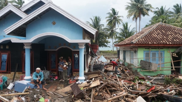 Kondisi Desa Kunjir, Kecamatan Rajabasa, Lampung Selatan usai terkena tsunami. (Foto: Nugroho Sejati/kumparan)