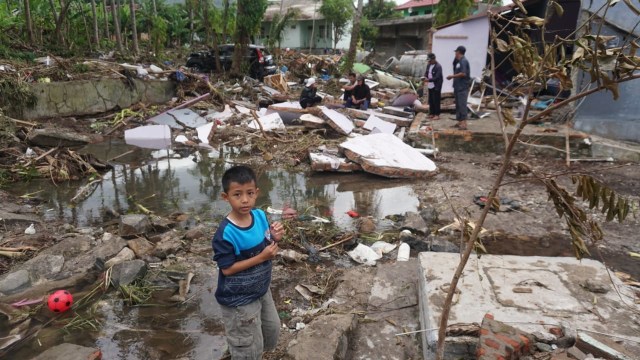 Kondisi Desa Way Muli, Lampung Selatan usai terkena tsunami. (Foto: Nugroho Sejati/kumparan)