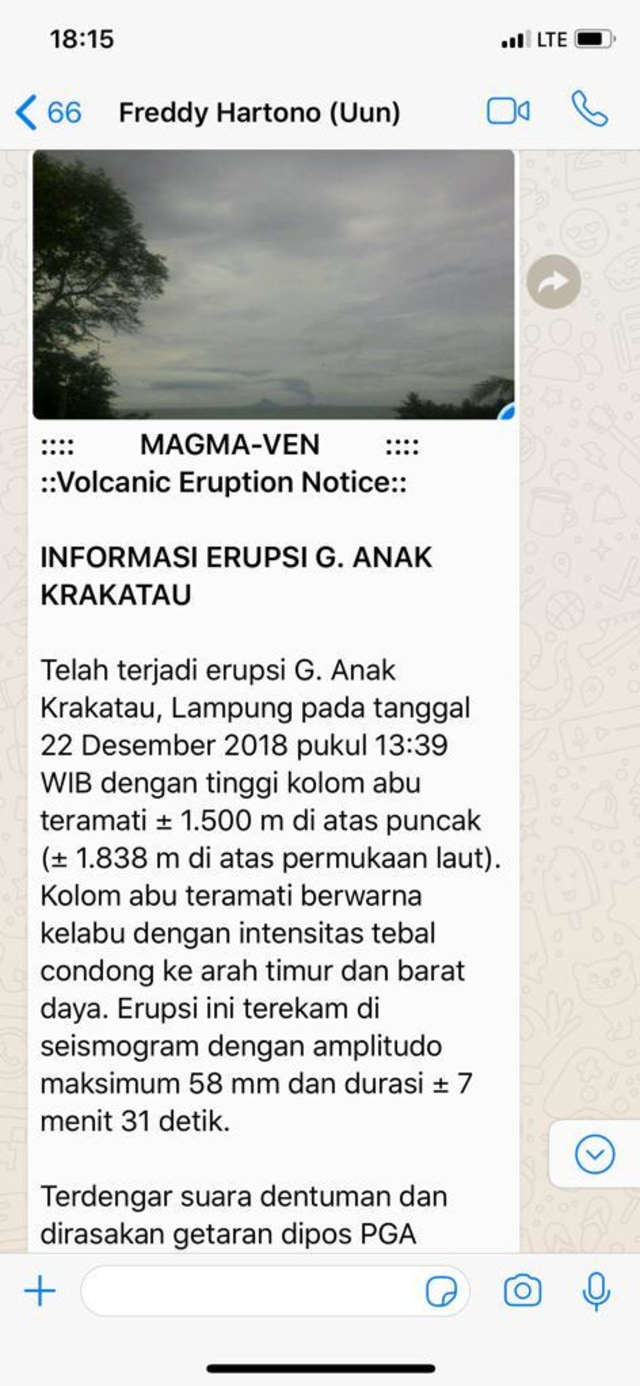 WA terkait erupsi Gunung Anak Krakatau. (Foto: Arifin Asydhad/kumparan)