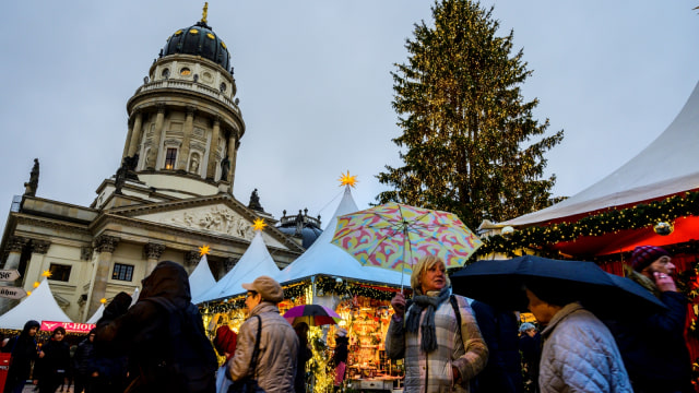 Suasana Natal di Berlin, Jerman.
 (Foto: AFP/JOHN MACDOUGALL)