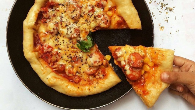 Pizza sosis teflon (Foto: Instagram: @demenbaking)