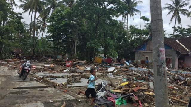 Kondisi di Desa Sumberjaya, Kecamatan Sumur, Kabupaten Pandeglang, Banten, Selasa (25/12). (Foto: Rafyq Panjaitan/kumparan)