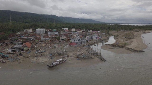 Pantauan udara dampak pasca tsunami di Kecamatan Sumur, Banten. (Foto: Resnu Andika/kumparan)