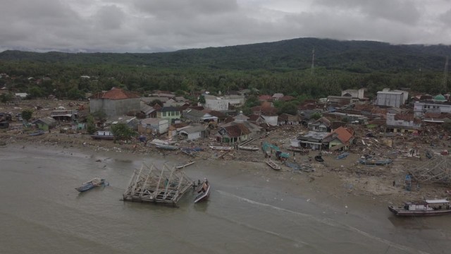 Pantauan udara dampak pasca tsunami di Kecamatan Sumur, Banten. (Foto: Resnu Andika/kumparan)