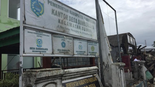 Kondisi Kantor Desa Sumberjaya, Kecamatan Sumur, Pandeglang, Banten, Selasa (25/12). (Foto: Rafyq Panjaitan/kumparan)