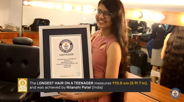 Nilanshi Patel menerima penghargaan dari Guiness World Record. (Foto: dok. YouTube/Guiness World Record)