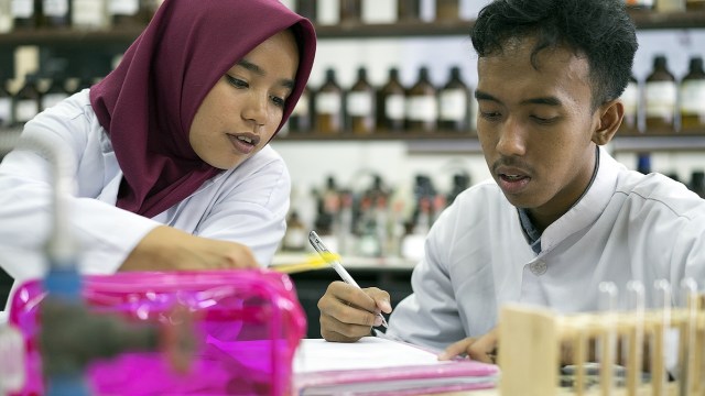 7 PTN di Luar Jawa dengan Jurusan Kuliah Kimia Akreditasi A  kumparan.com