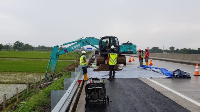 Talud ruas Tol Salatiga-Kartasura di Boyolali, Jawa Tengah ambrol. (Foto: Dok. Jasa Marga)