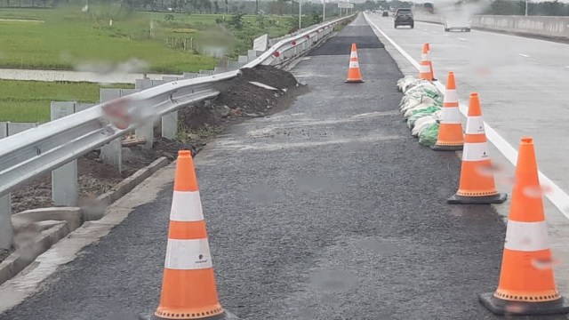 Talud ruas Tol Salatiga-Kartasura di Boyolali, Jawa Tengah ambrol. (Foto: Dok. Jasa Marga)