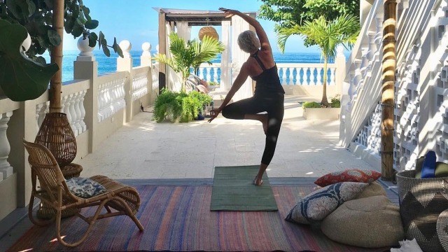Yoga di Hotel Tres Sirenas, Puerto Rico  (Foto: Instagram/tres_sirenas)