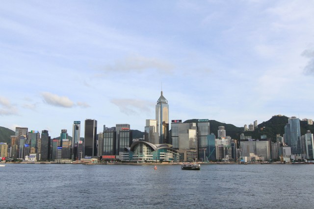 Pemandangan kota Hong Kong yang dapat disaksikan dari Golden Bauhinia Square Foto: Shutterstock