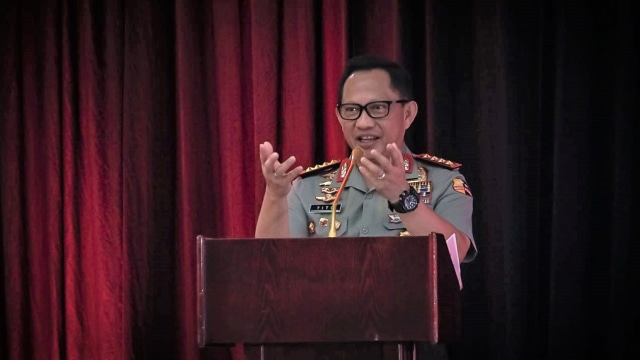 Kapolri Jenderal, Tito Karnavian memaparkan kinerja Polri saat acara Rilis Akhir Tahun  di Gedung Rupattama Mabes Polri, Jakarta, Kamis (27/13/2018). (Foto: Jamal Ramadhan/kumparan)