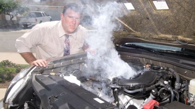 Ilustrasi mesin mobil mengalami overheat. (Foto: carvillesautomart.com)