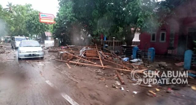 Tsunami Menerjang Penginapan Keluarga Asal Sukabumi