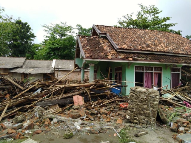 Rumah warga di Pandeglang pasca-tsunami. (Foto: Dok. Pribadi Ahmad Emil Mujamil)