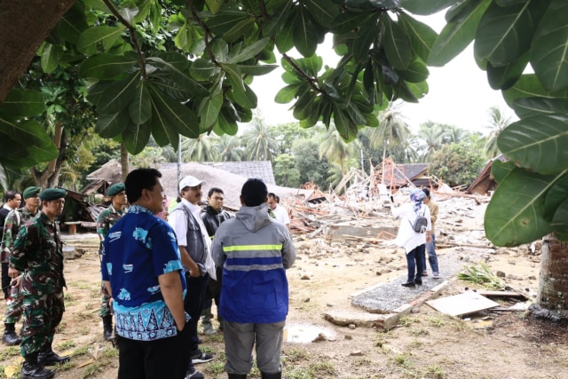 Menpar, Arief Yahya, Berada di Lokasi Terdampak Tsunami (Foto: Humas Kementerian Pariwisata)